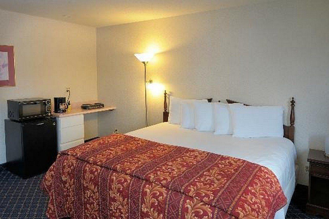 Regency Inn & Suites West Springfield Exteriér fotografie