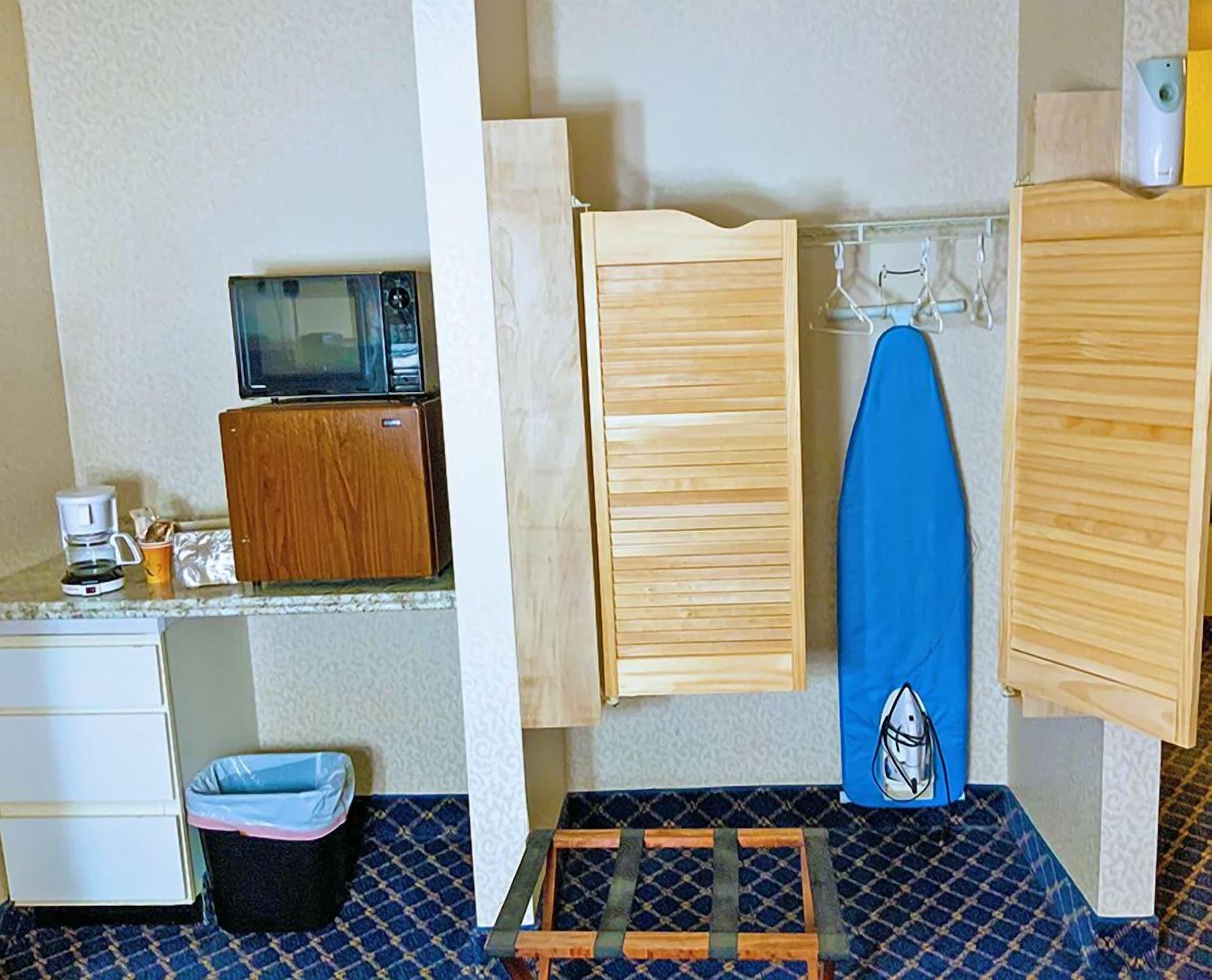 Regency Inn & Suites West Springfield Exteriér fotografie