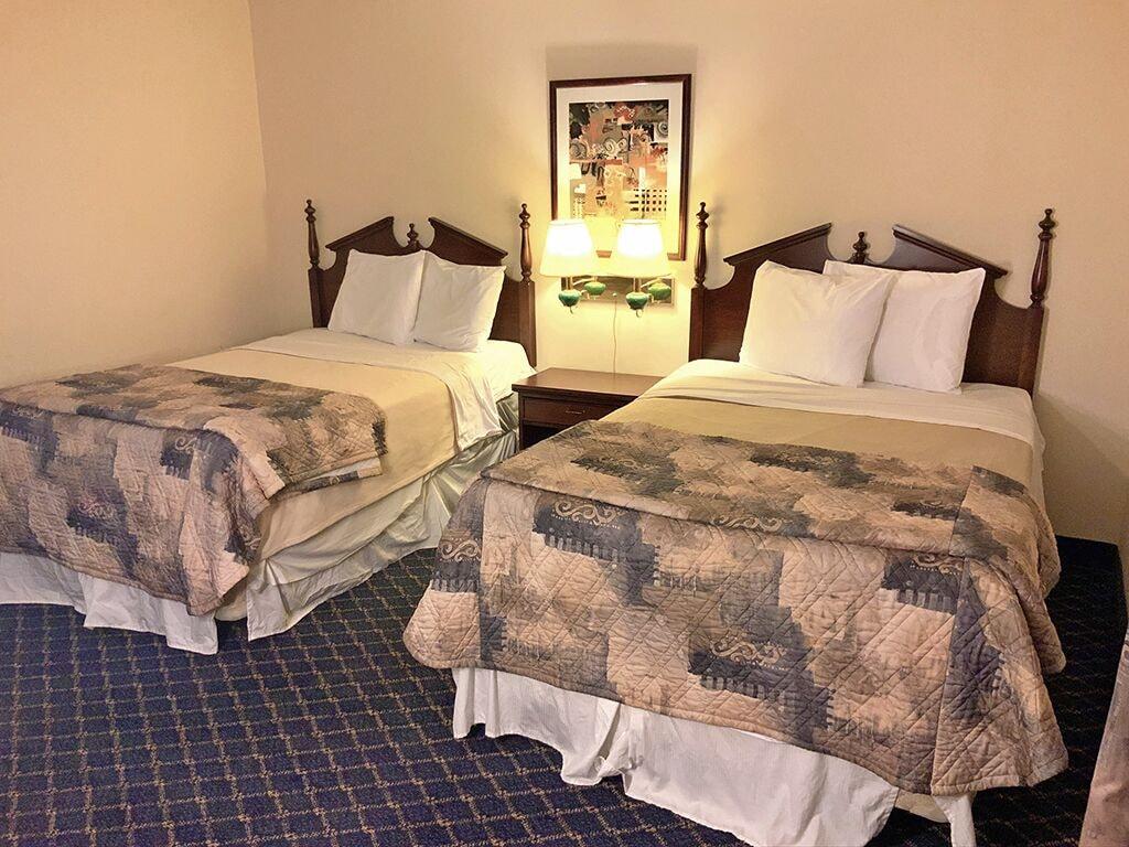 Regency Inn & Suites West Springfield Exteriér fotografie