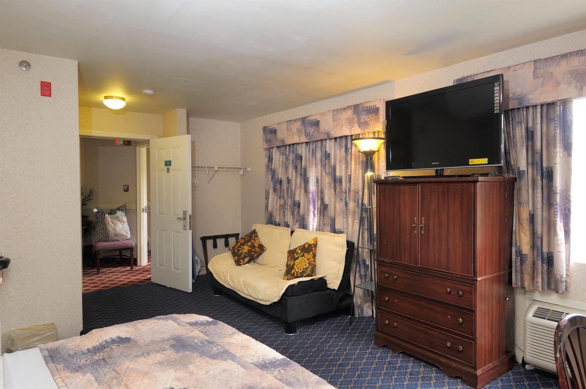 Regency Inn & Suites West Springfield Exteriér fotografie