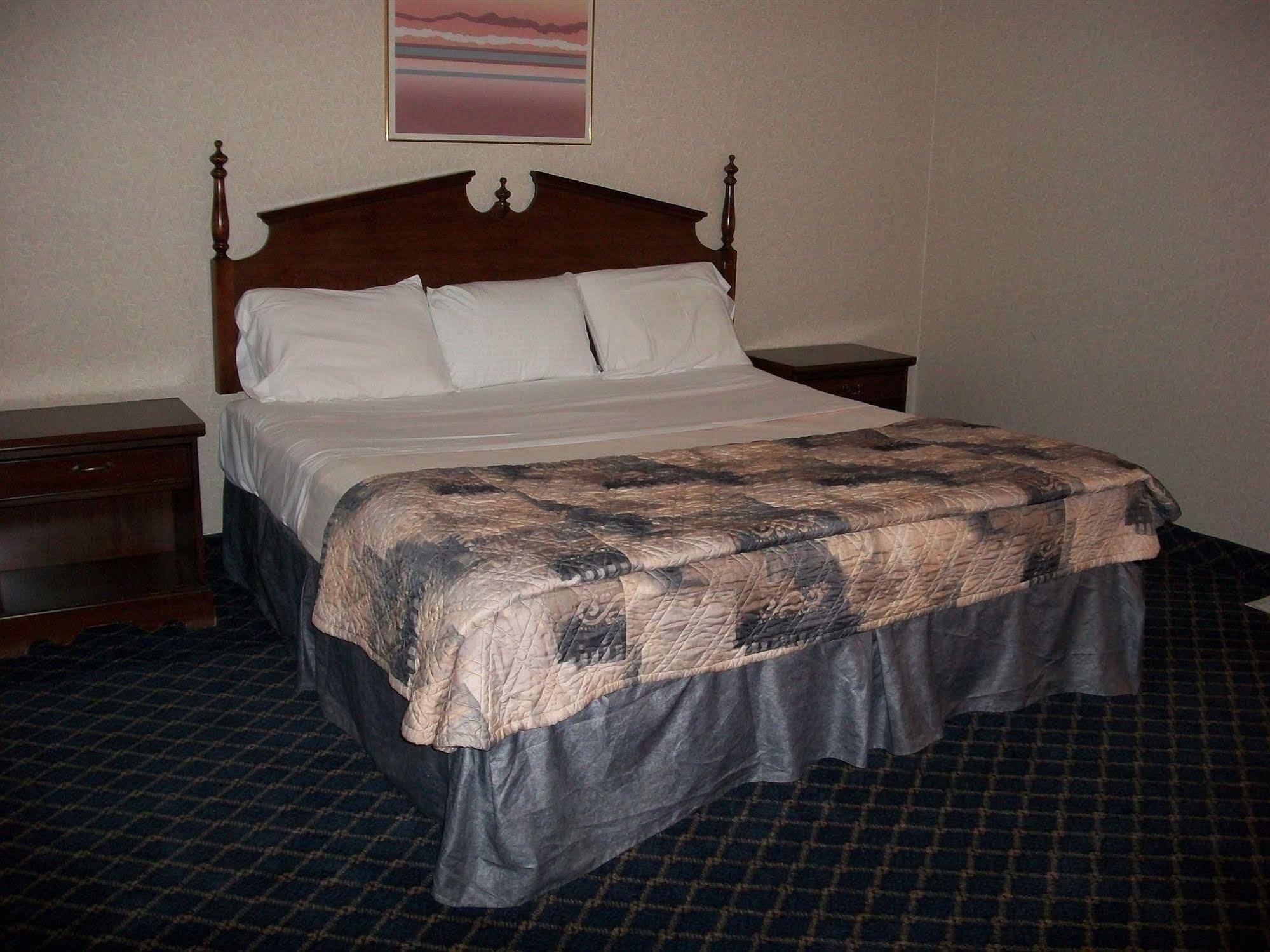 Regency Inn & Suites West Springfield Exteriér fotografie